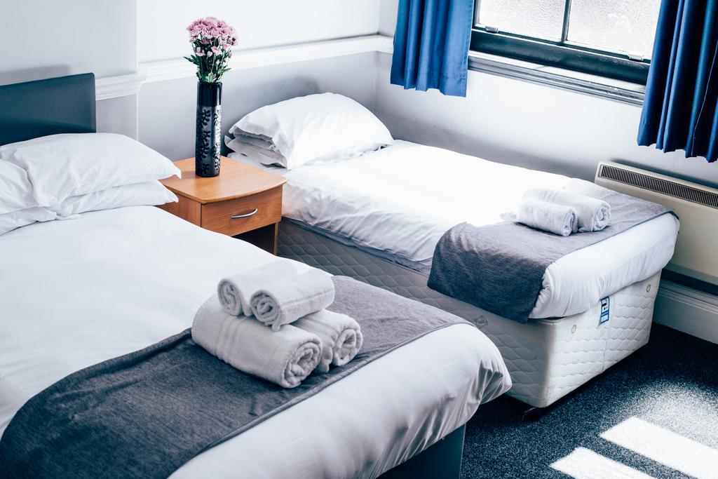 Bridgewood House Hotel Стафорд Екстериор снимка
