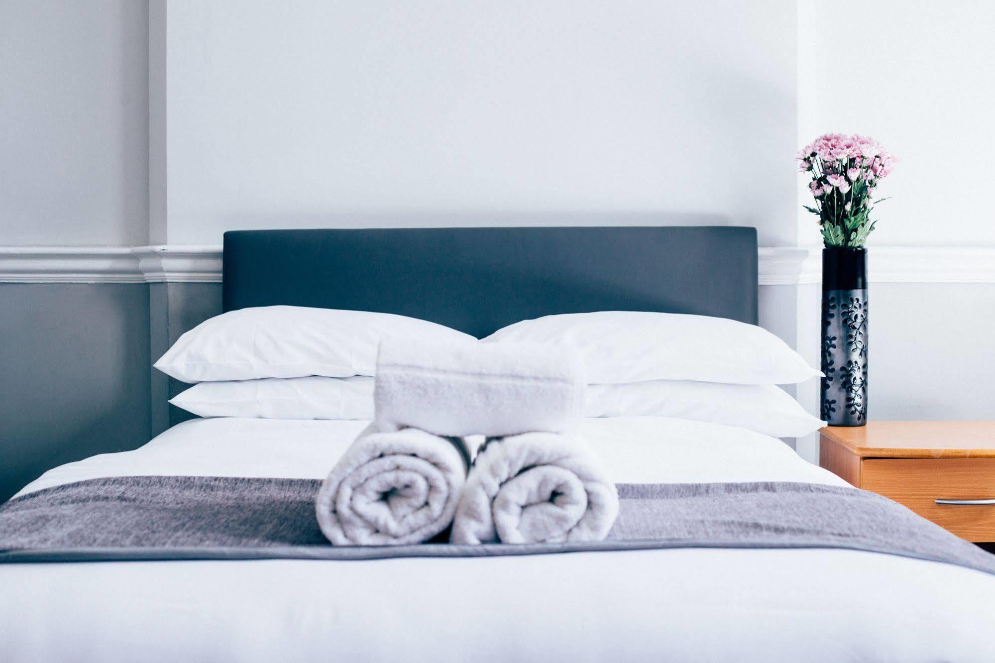 Bridgewood House Hotel Стафорд Екстериор снимка